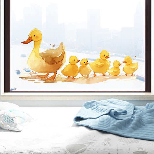 1套 治愈系鸭妈妈带崽墙贴，水彩风鸭妈妈领小鸭列队，画面温馨萌趣，贴于客厅、卧室，为空间添童趣亲子氛围与治愈感。