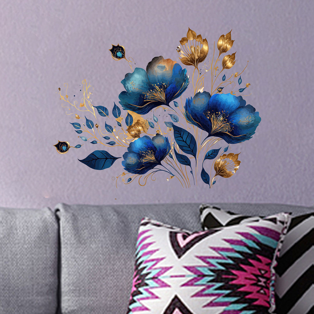 1套 轻奢蓝金花卉墙贴，浓情蓝花配金枝叶脉，为客厅注入艺术高级感，与莫兰迪绿墙完美呼应，瞬间提升空间格调，打造沉浸式奢华花艺美学角落
